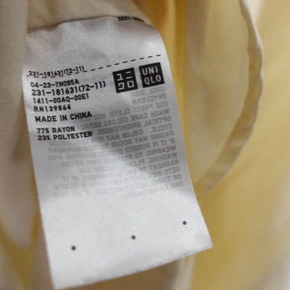 Uniqlo Top Womens Size Medium V‎ Neck Tank Casual Flowy Pleated Yellow Light - Picture 10 of 11